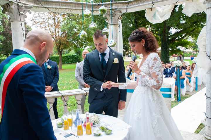 Acconciatura sposa capelli lunghi sciolti - 2