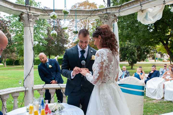 Acconciatura sposa capelli lunghi sciolti - 3