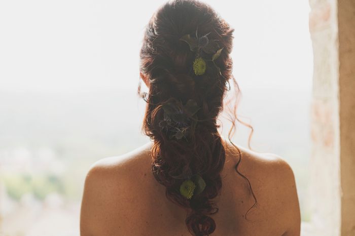 Acconciatura con fiori 2