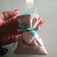 Sacchettini con confetti e gessetto per i non invitati