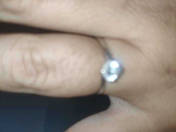 E ora mostraci una foto del tuo anello di fidanzamento! - 1