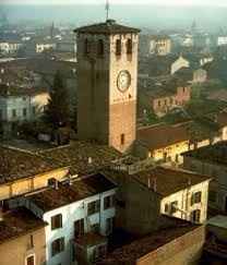 Canneto sull'Oglio e la sua emblematica torre, ultima parte delle mura ad essere rimasta in piedi