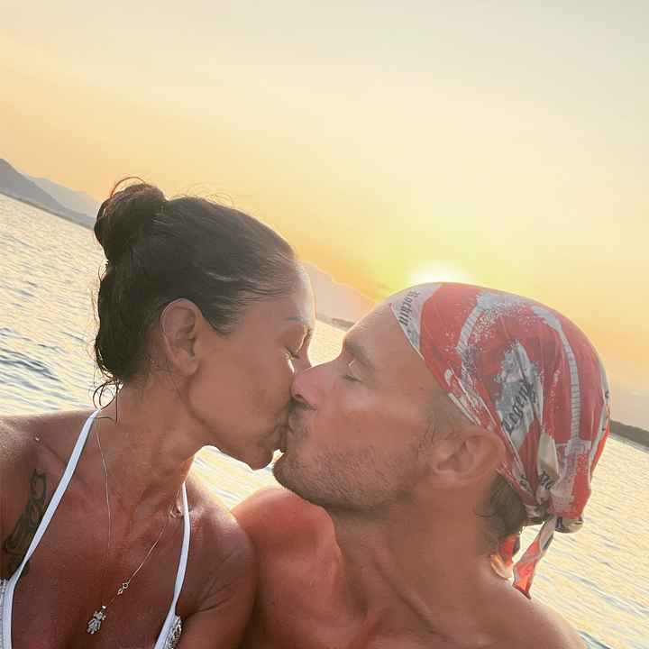 Postate una foto di voi due 👇 - 1