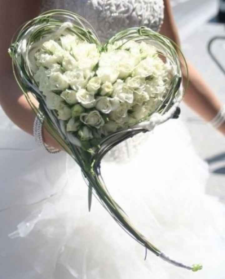 Il mio bouquet sarà do rose bianche e blu....ma il genere.... - 1