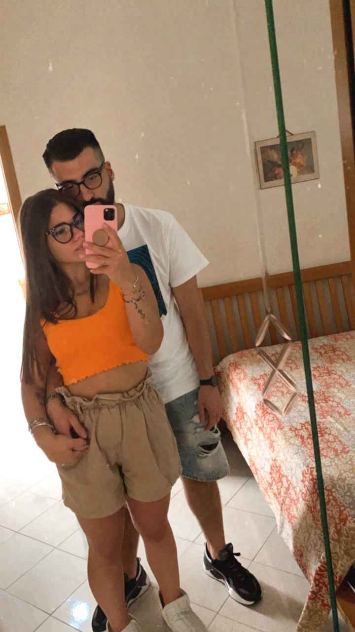 Postate una foto di voi due 👇 - 1