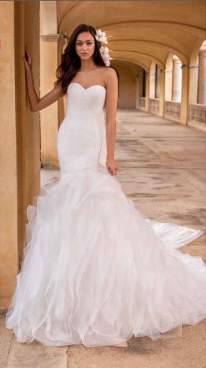 Spalle e décolleté in chiesa - 1