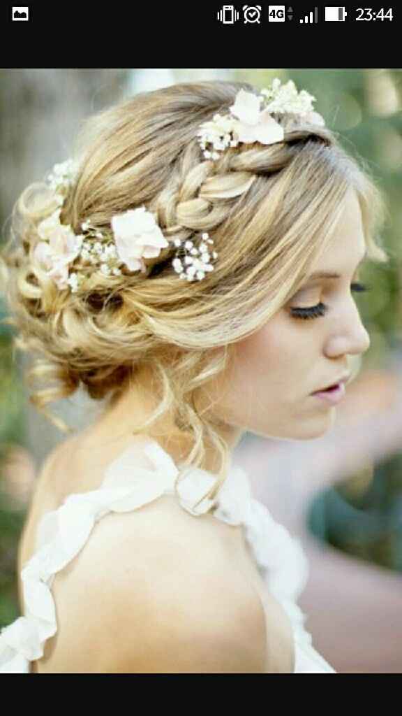 Acconciatura con fiori freschi - 4