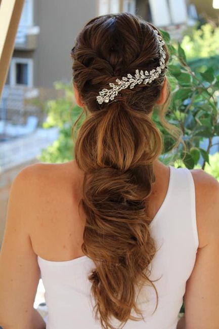 Idee acconciatura per questo abito 17