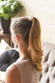 Idee acconciatura per questo abito 15