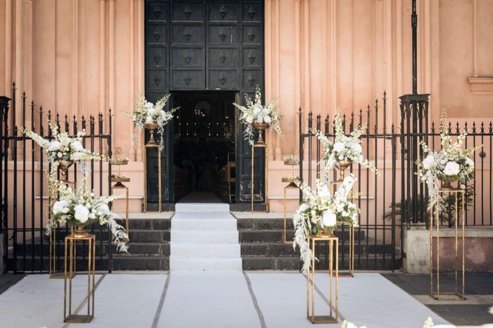 Addobbi chiesa semplici fuori e dentro fucsia e bianco 2