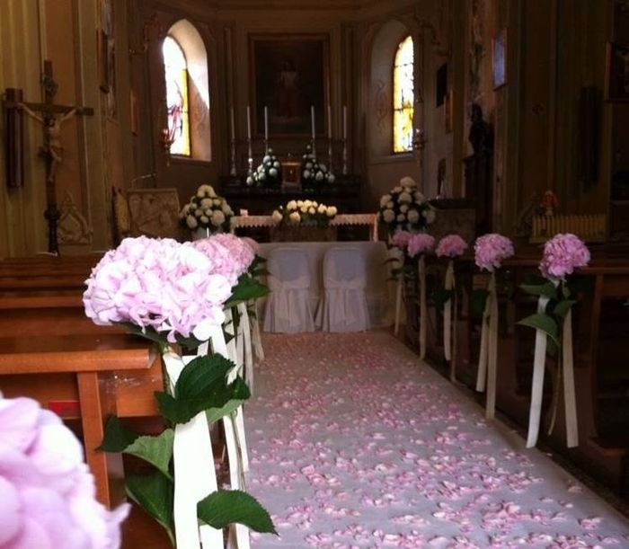 Addobbi chiesa semplici fuori e dentro fucsia e bianco 4