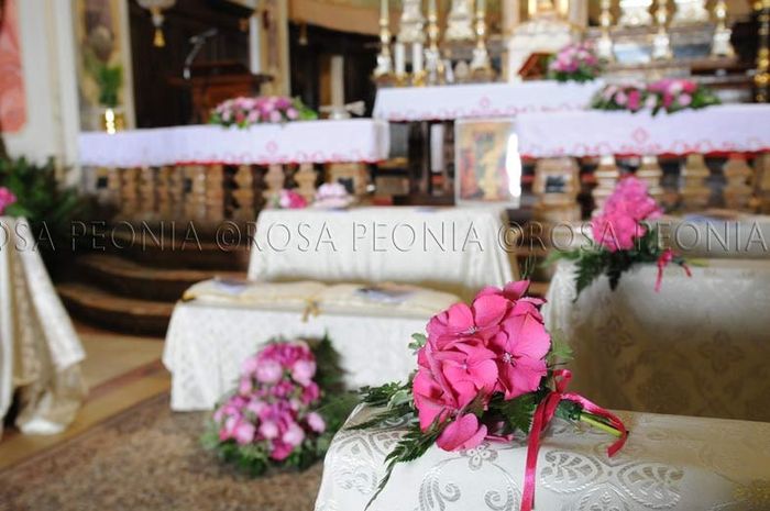 Addobbi chiesa semplici fuori e dentro fucsia e bianco 15
