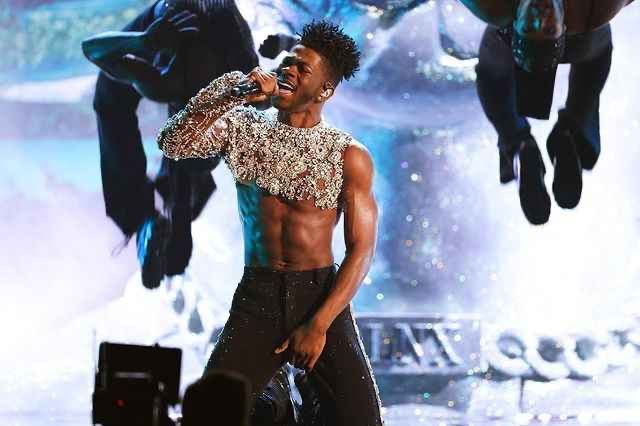 Alcuni look indimenticabili e dimenticabili dei Grammy Awards 2022! 💅💎 13