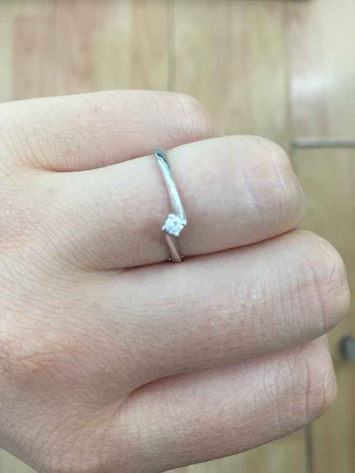 E ora mostraci una foto del tuo anello di fidanzamento! - 1