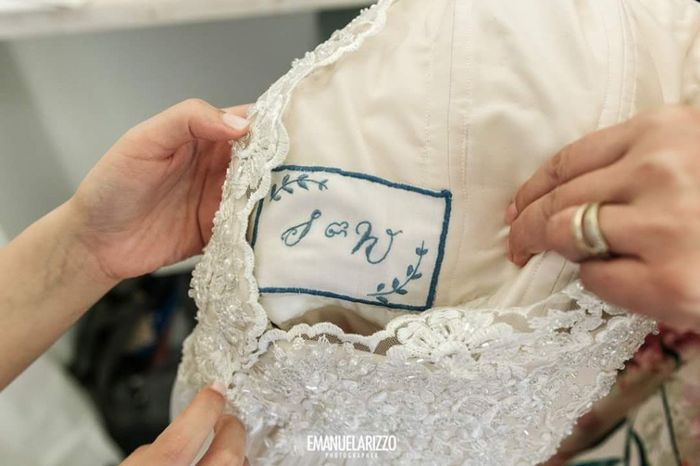 L'etichetta ricamata a mano da mia mamma (qualcosa di blu!)