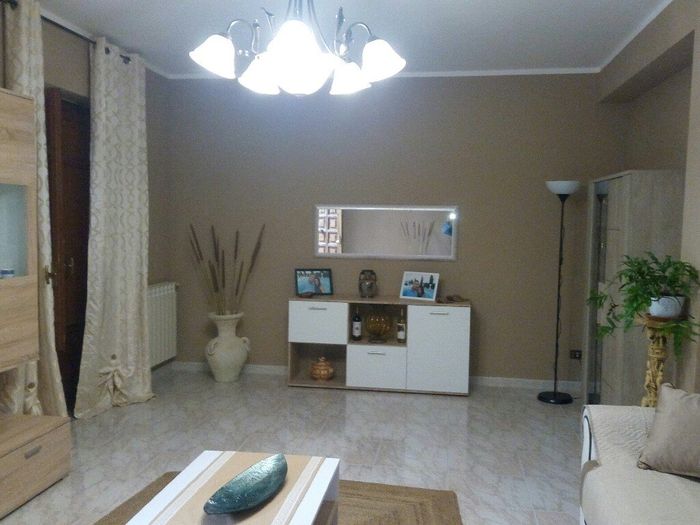 Mobili Ikea ( letto, divano, armadi) 2