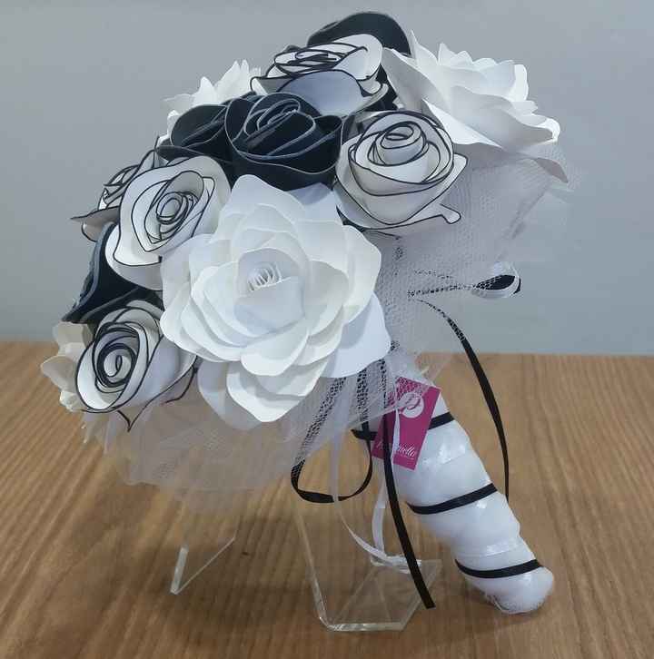 so che è presto ma mi piacciono entrambi...a voi quale piace di più???    colore nozze bianco e nero