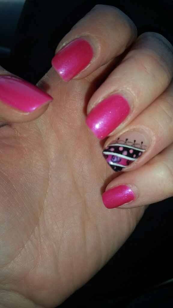 Mi fate vedere le vostre unghie - 1