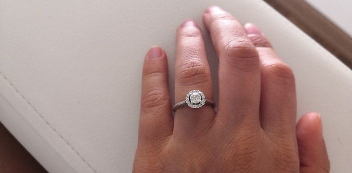 E ora mostraci una foto del tuo anello di fidanzamento! - 1