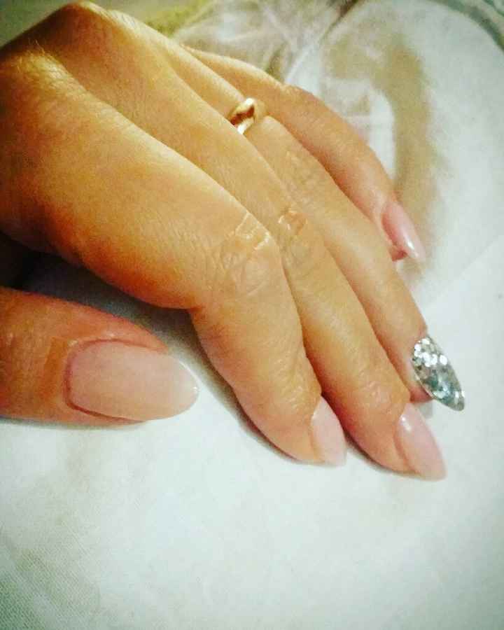 Crea il tuo look sposa - Tipi e colori per la manicure - 1