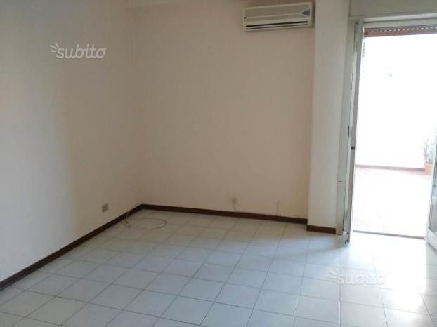 Stanzetta quadrata e ampia