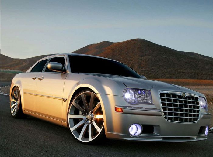 Chrysler 300c grigia
