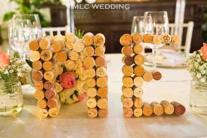 le nostre iniziali in sughero come centrotavola sposi