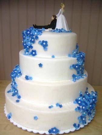 torta nuziale bianca e blu