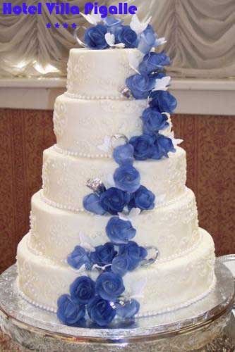 torta nuziale bianca e blu