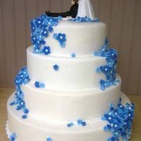 torta nuziale bianca e blu