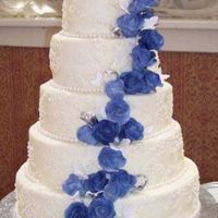 torta nuziale bianca e blu