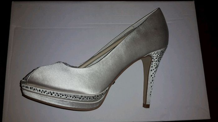 Scarpe sposa....bianche o colorate? mi fate vedere le vostre? - 1