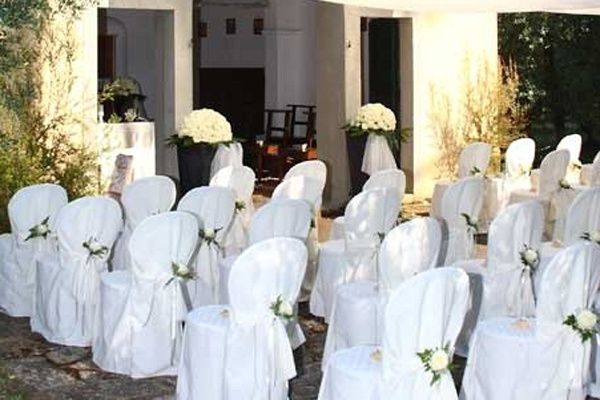 Allestimento sedie per cerimonia