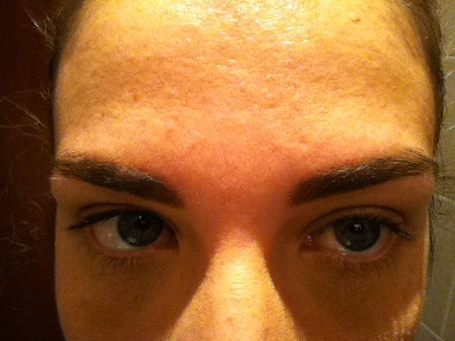 Sopracciglia riempite di colore 