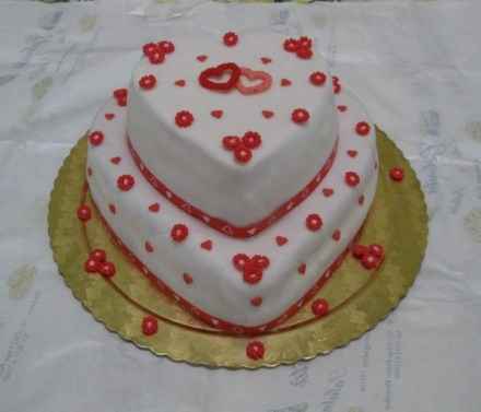 torta a cuore con cuoricini