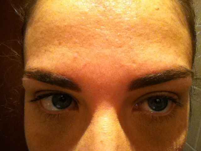 Sopracciglia riempite di colore 