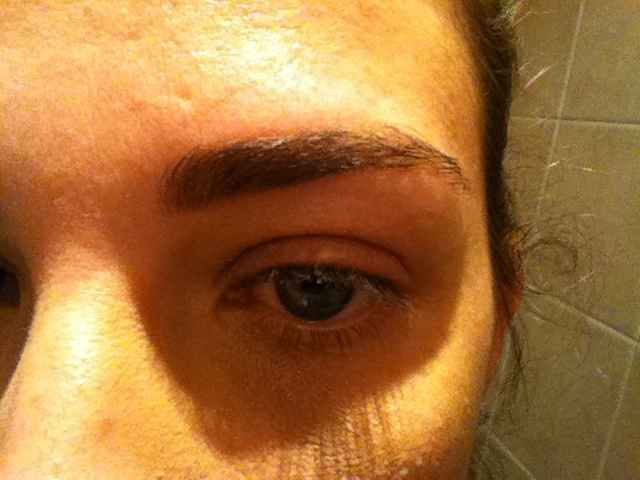 Sopracciglia riempita