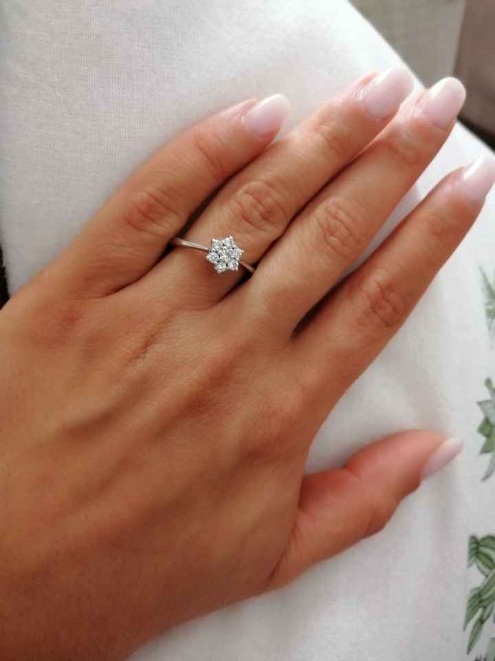 E ora mostraci una foto del tuo anello di fidanzamento! - 1