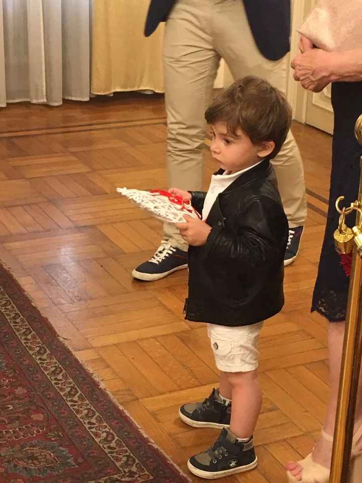 Mio figlio che ci porta le fedi