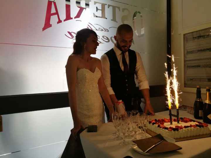 Io e il mio maritino davanti alla torta