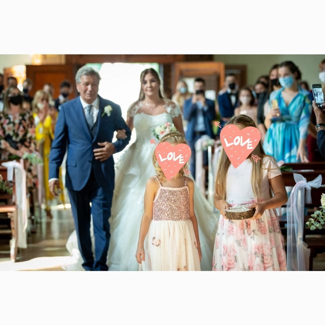 Sedie e non banchi in Chiesa!!😭 4