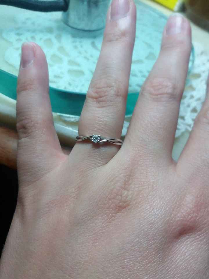 E ora mostraci una foto del tuo anello di fidanzamento! - 1