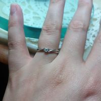 E ora mostraci una foto del tuo anello di fidanzamento! - 1