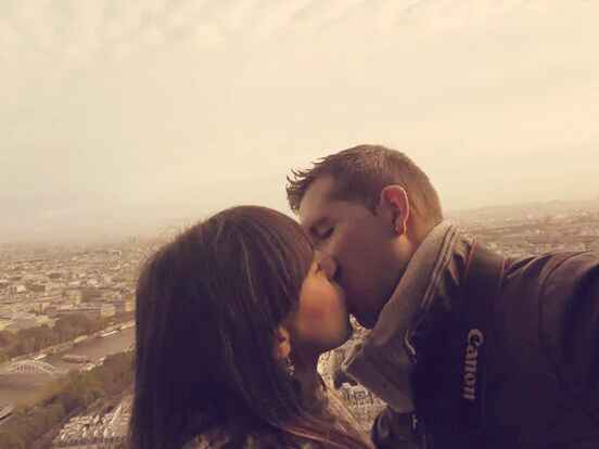 Ruba anche tu un bacio alla tua dolce metà e postalo in Community! - 1