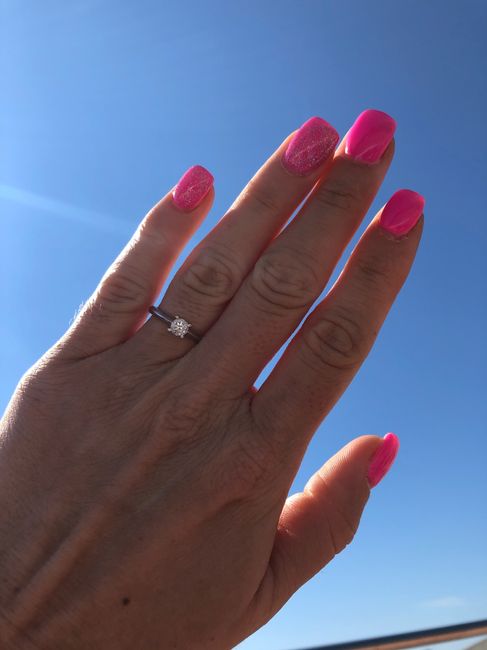 E ora mostraci una foto del tuo anello di fidanzamento! - 1