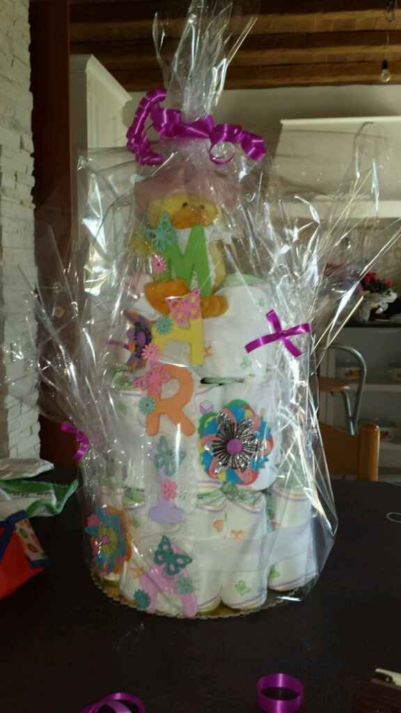 Torta di pannolini e mazzo di calzini e lindor - 2