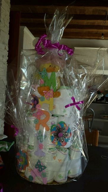 Torta di pannolini e mazzo di calzini e lindor - 1