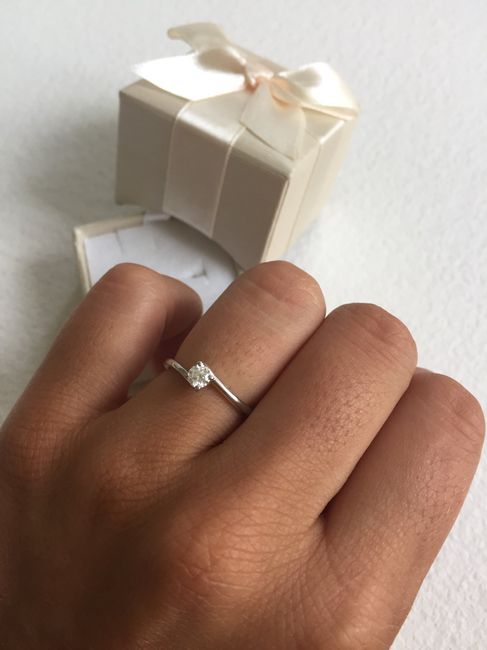 E ora mostraci una foto del tuo anello di fidanzamento! - 1