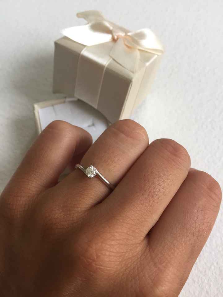 E ora mostraci una foto del tuo anello di fidanzamento! - 1