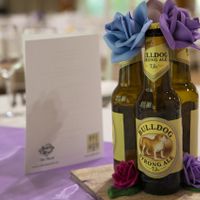 Centrotavola con bottiglie e fiori: sì o no? - 1